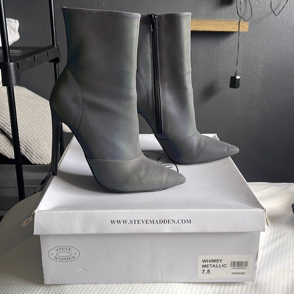 Steve Madden whimsy metallic lightly used